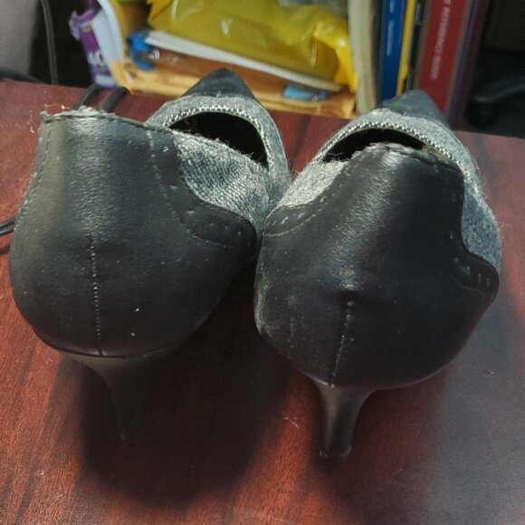 Black and Gray high heels. - Picture 2 of 7